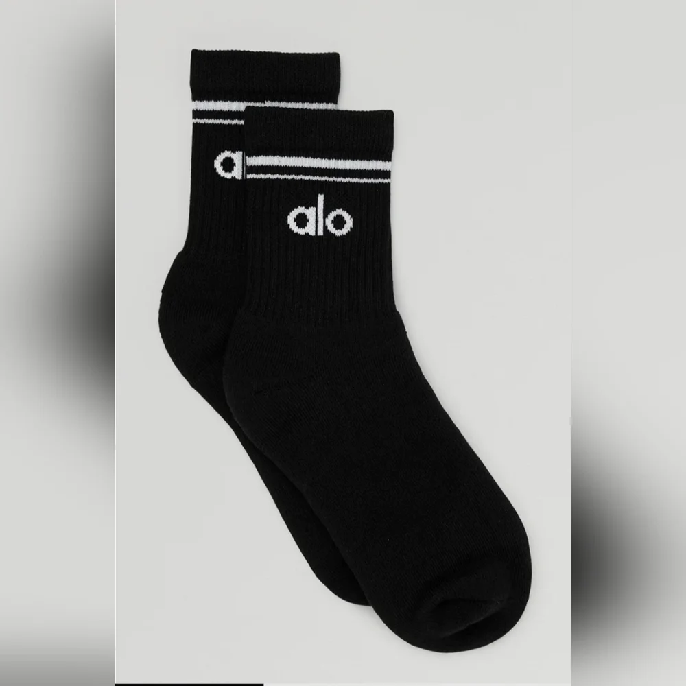 Alo Yoga Unisex Half-Crew Sock Athletic Core: Black/White Medium $34
